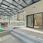 The B House Tatil Evi